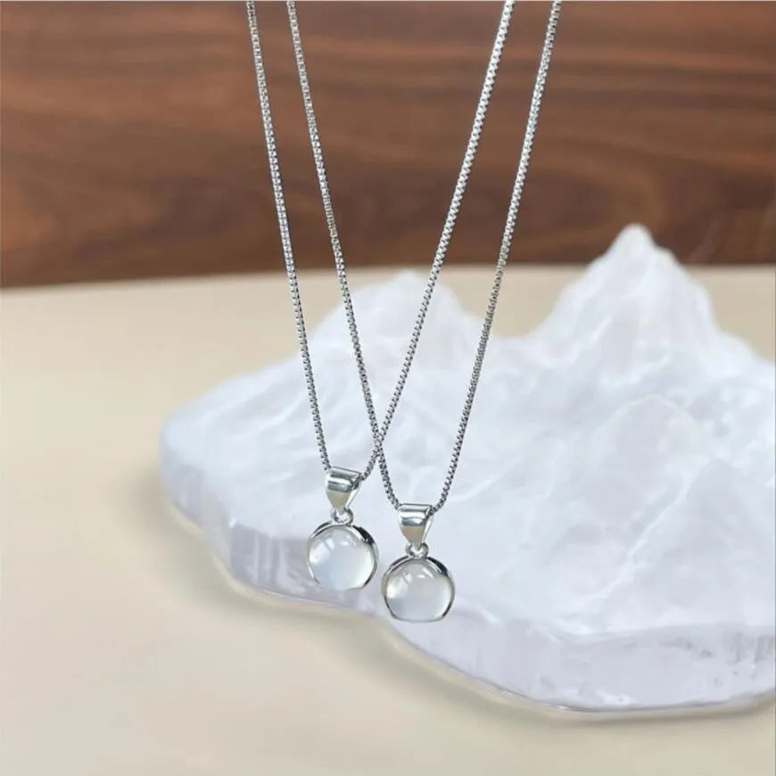 Women's Korean-style simple oval pendant necklace with artificial crystal and adjustable box chain in moon light colour