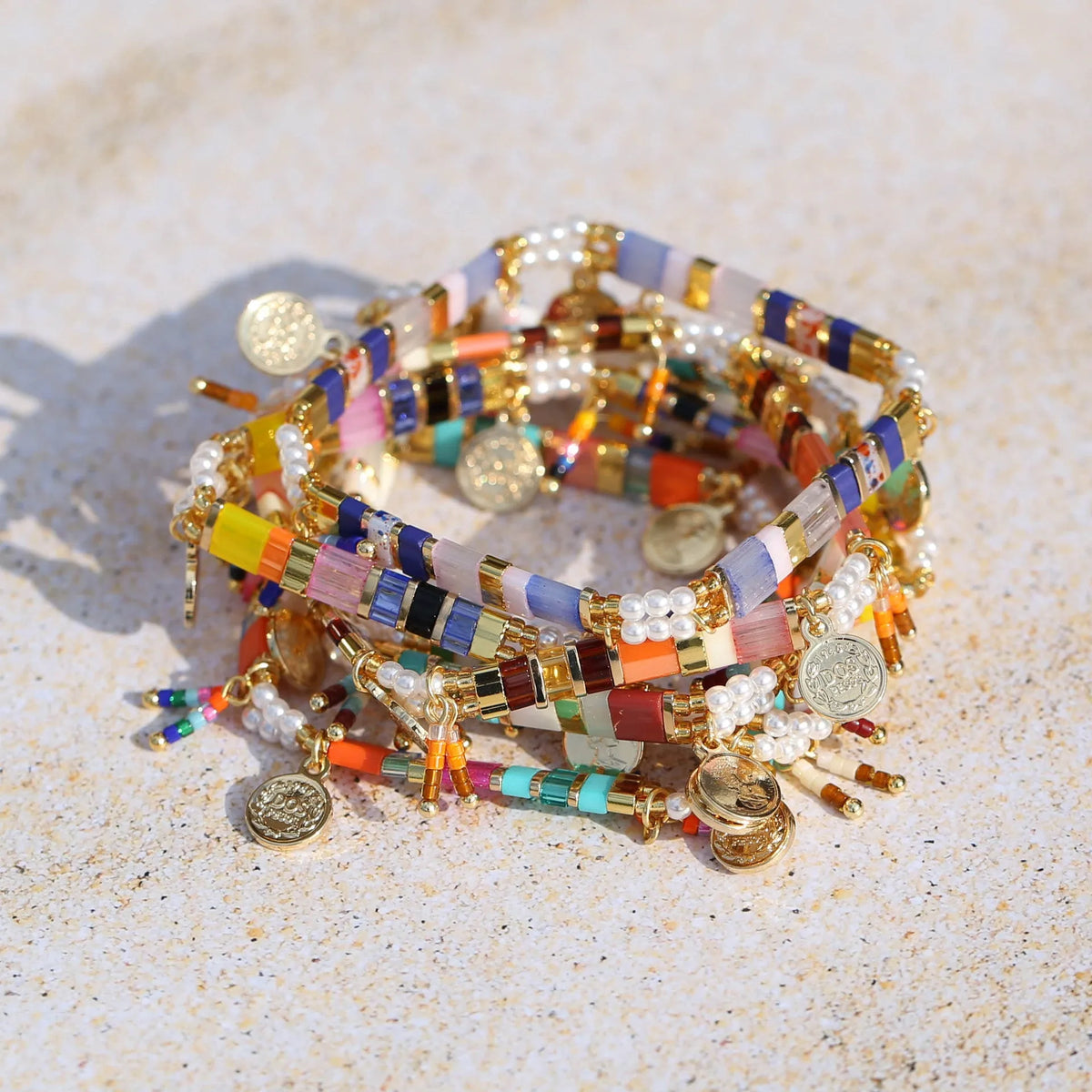 Handmade women's glass coloured beaded bracelet with imitation pearls in a European and American design style.