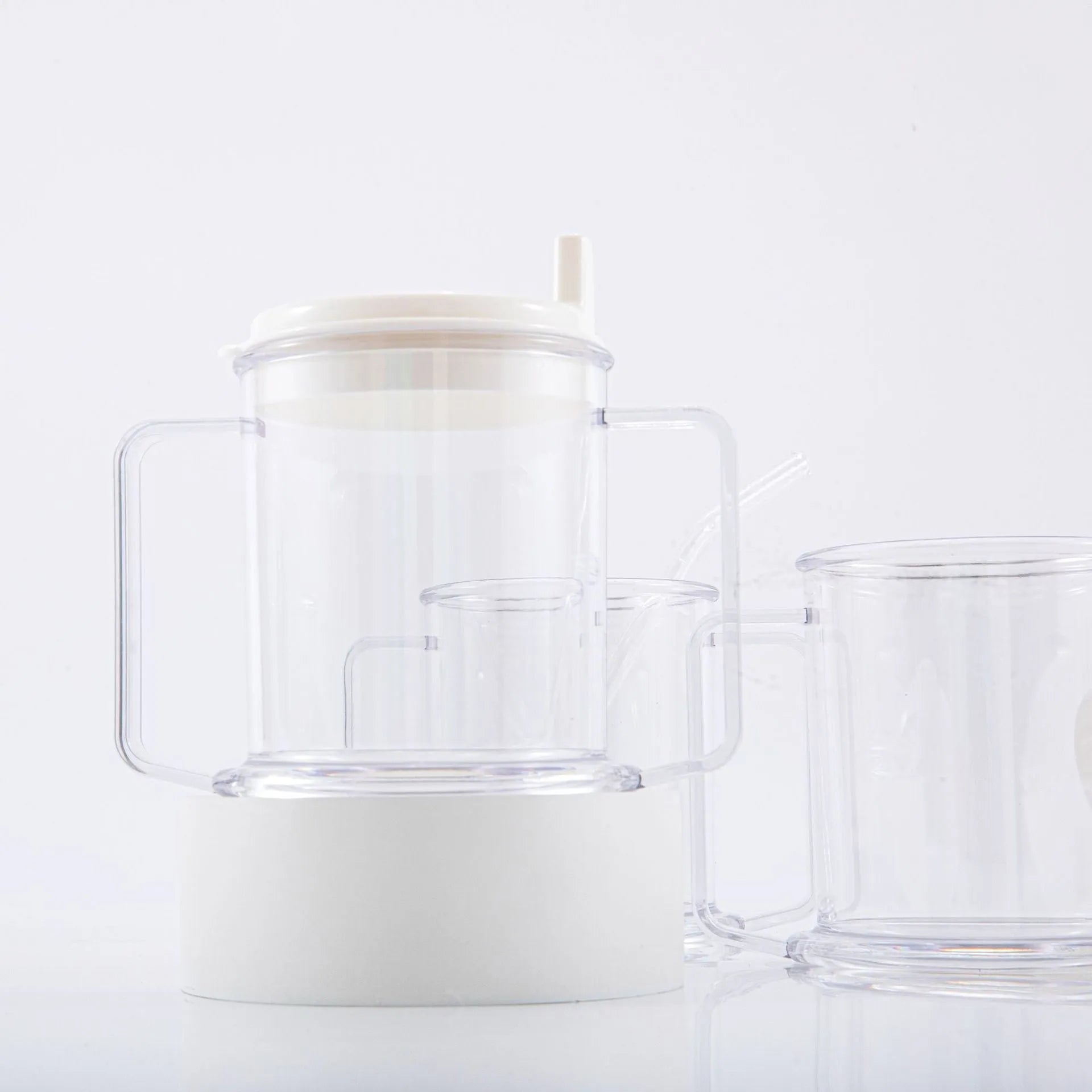 Transparent PP plastic drinking cup with spill-proof features showing clear liquid visibility