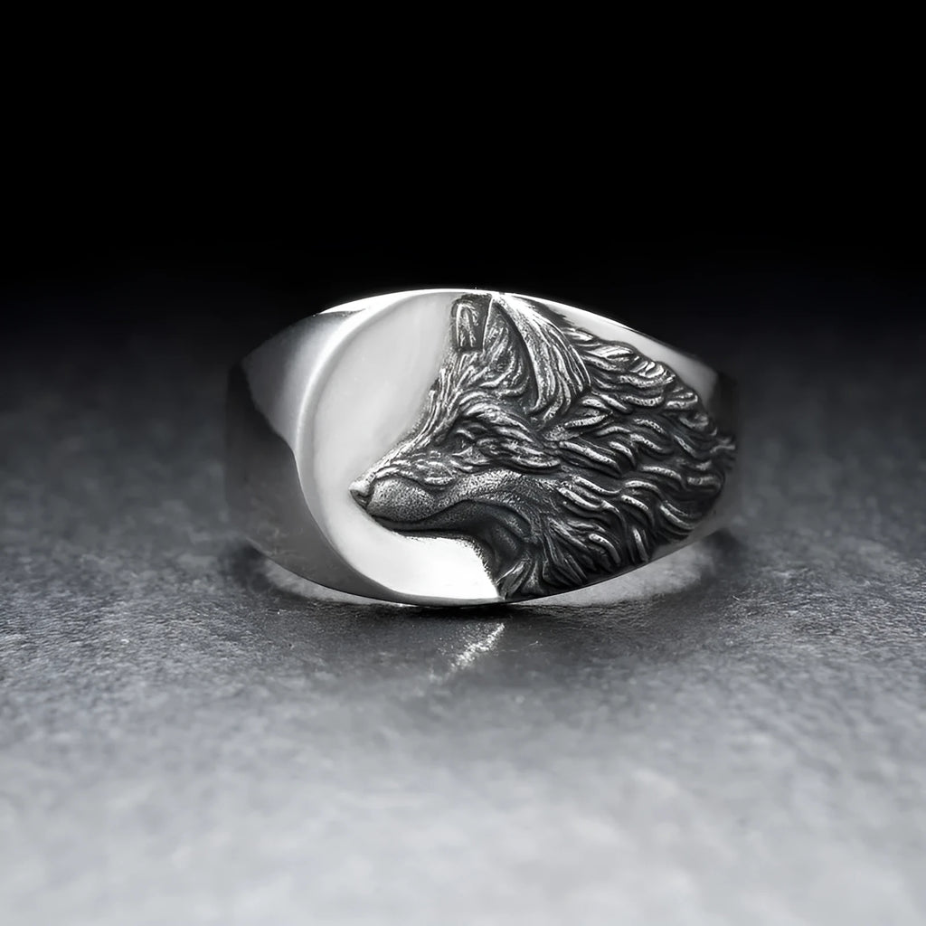 Men's geometric wolf head ring in silver alloy with retro styling