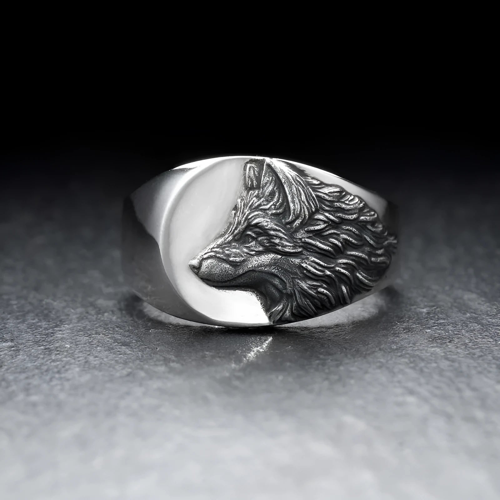 Men's geometric wolf head ring in silver alloy with retro styling