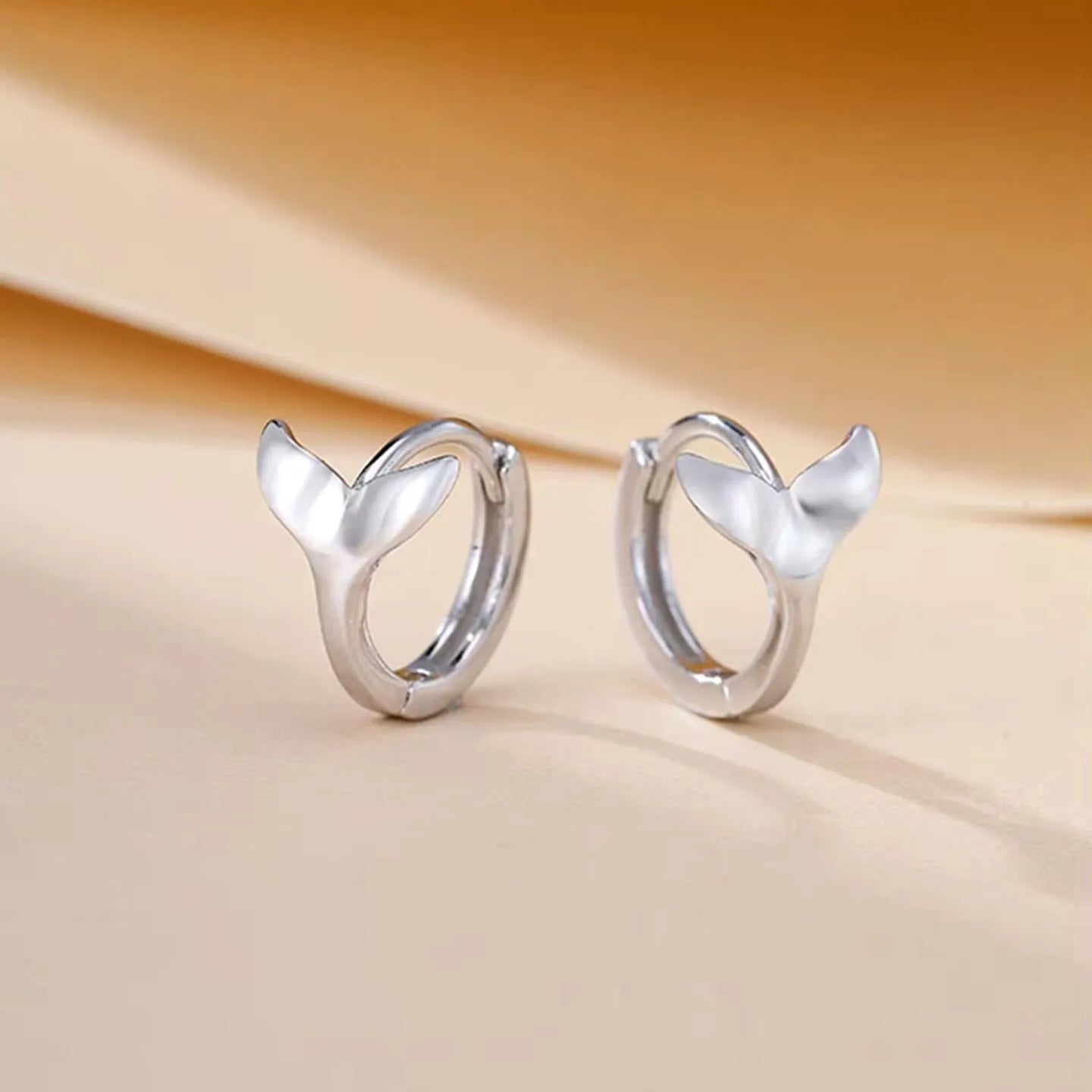 Women's fashion earrings with fishtail design in copper with electroplated white gold or yellow gold finish