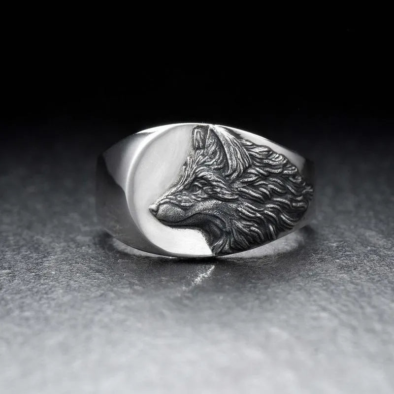 Men's geometric wolf head ring in silver alloy with retro styling