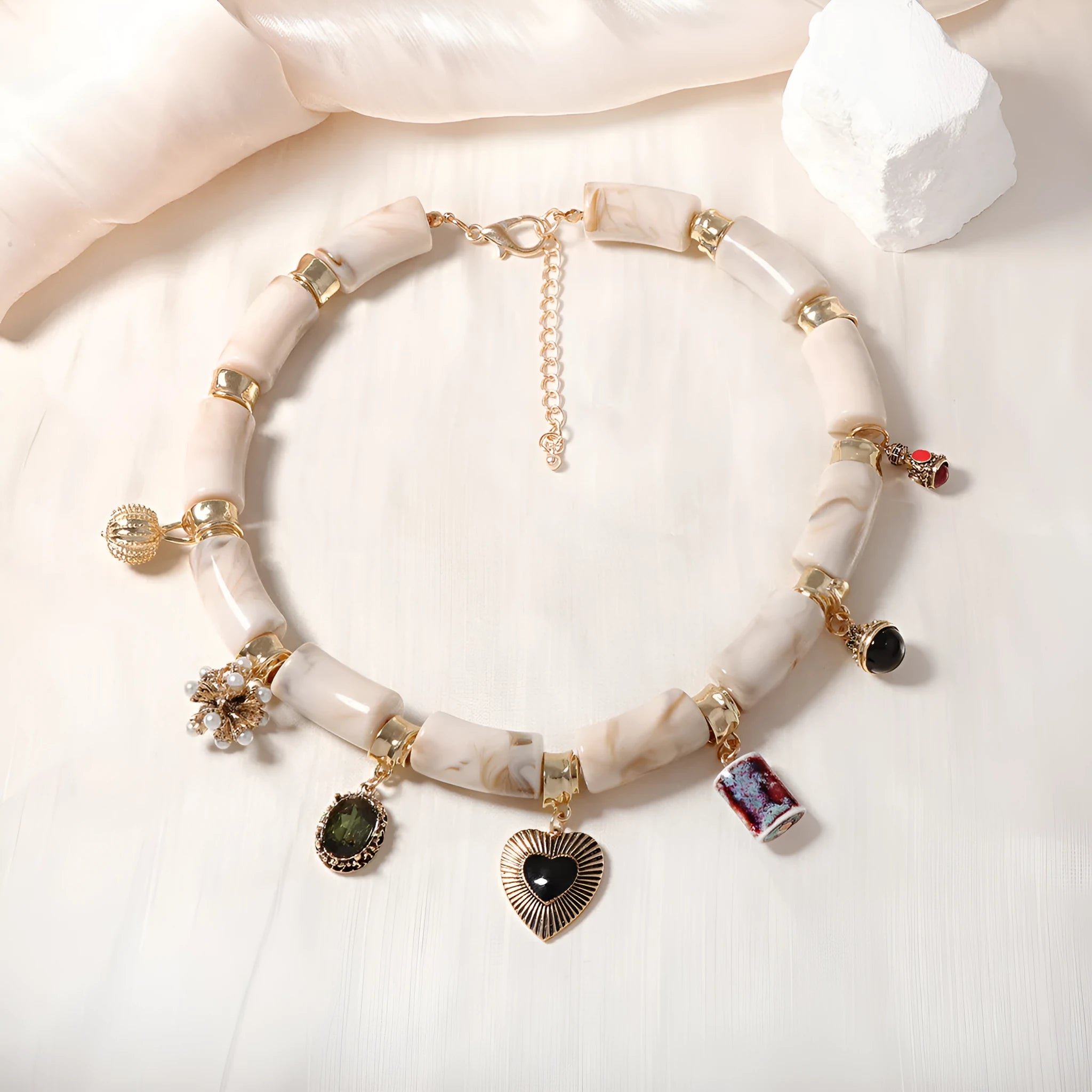 Women's heart-shaped bamboo resin pendant necklace with electroplating finish