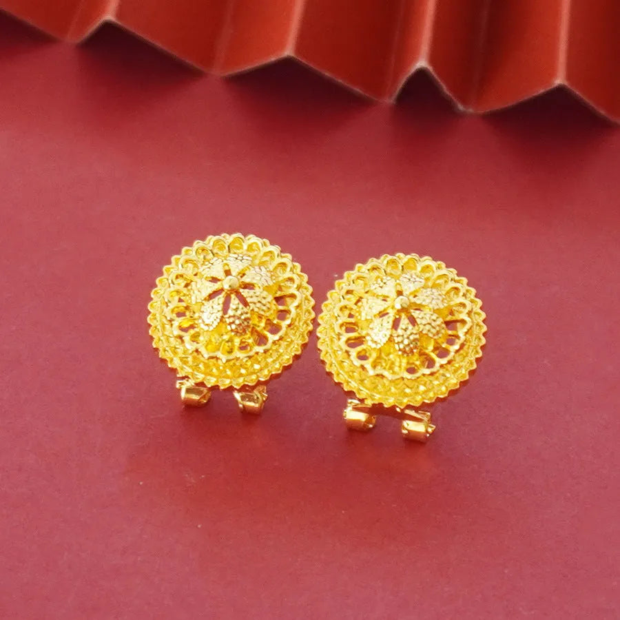Gold-plated three-piece jewellery set with floral pendant necklace, matching ring and earrings