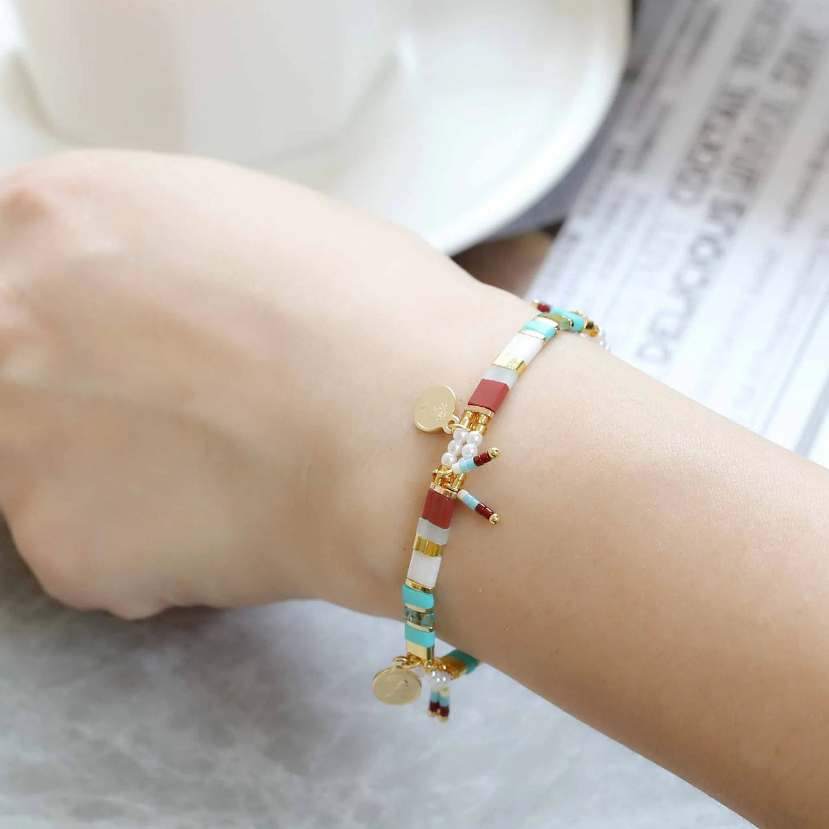 Handmade women's glass coloured beaded bracelet with imitation pearls in a European and American design style.