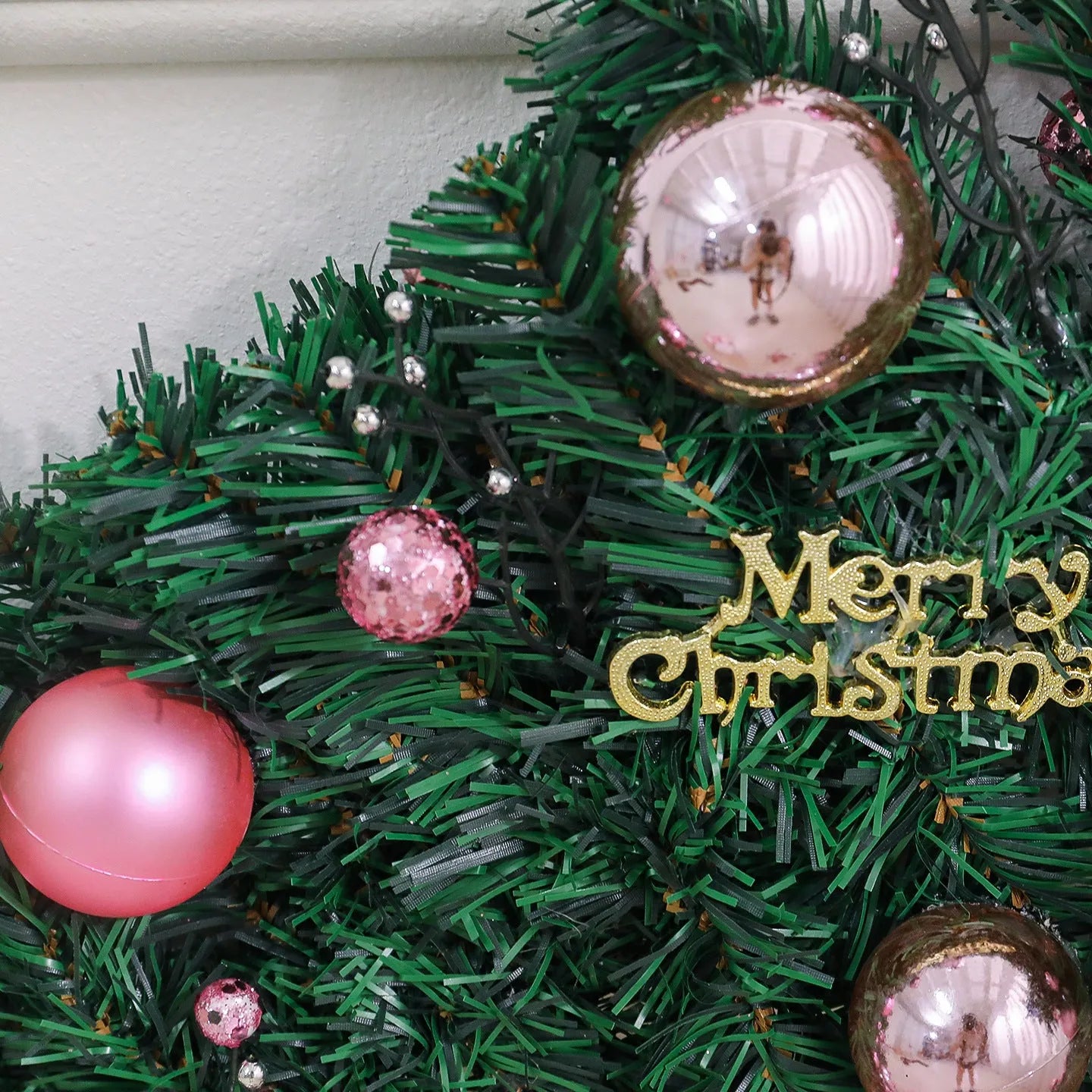 2.7 metre pink rattan Christmas vine decoration with 240 decorative heads on wrought iron wire