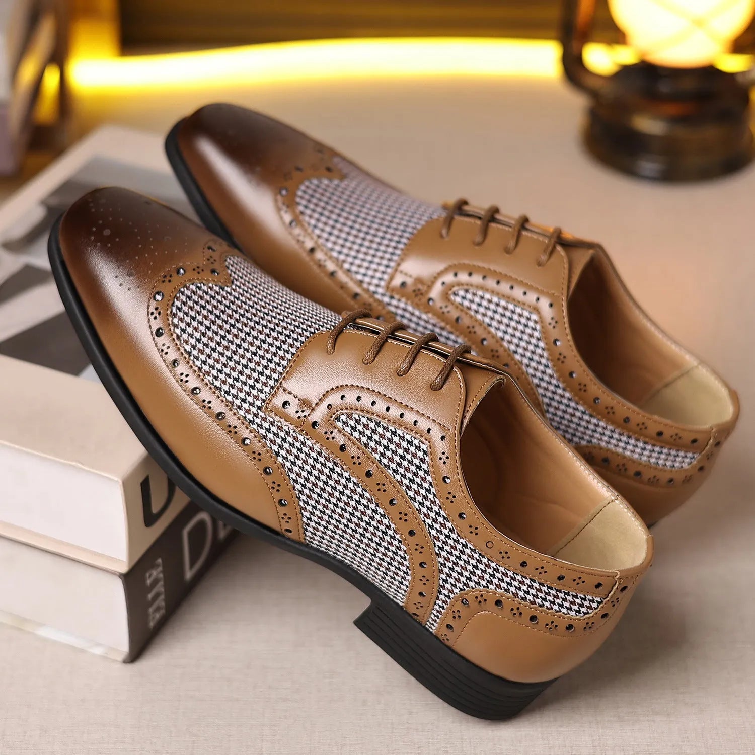 Men's imitation houndstooth plaid casual shoes with square toe and lace-up design.