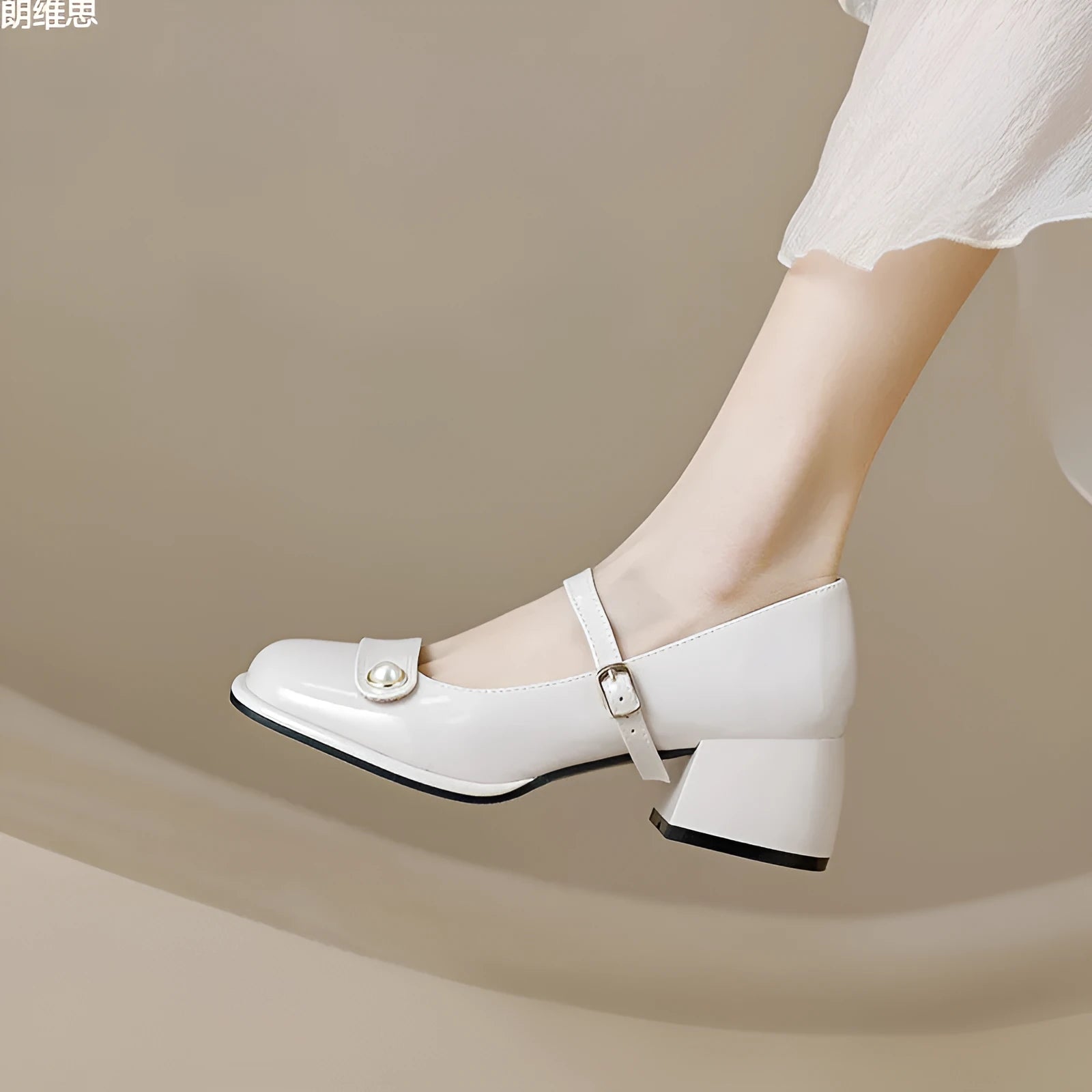 Women's plus size chunky heel hiking pumps with buckle fastening in patent leather
