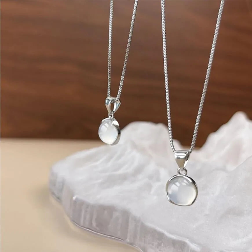 Women's Korean-style simple oval pendant necklace with artificial crystal and adjustable box chain in moon light colour