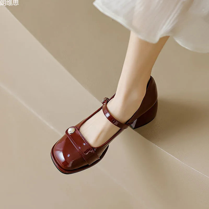 Women's plus size chunky heel hiking pumps with buckle fastening in patent leather