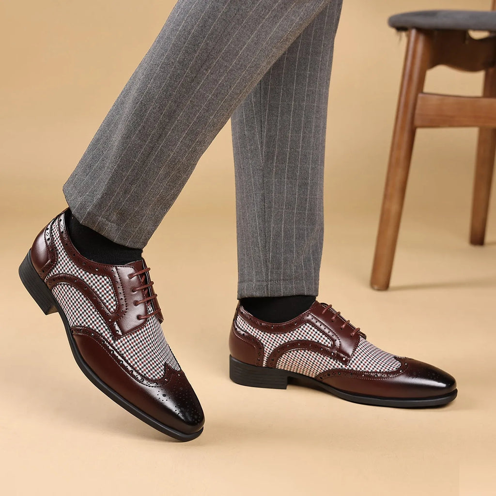 Men's imitation houndstooth plaid casual shoes with square toe and lace-up design.