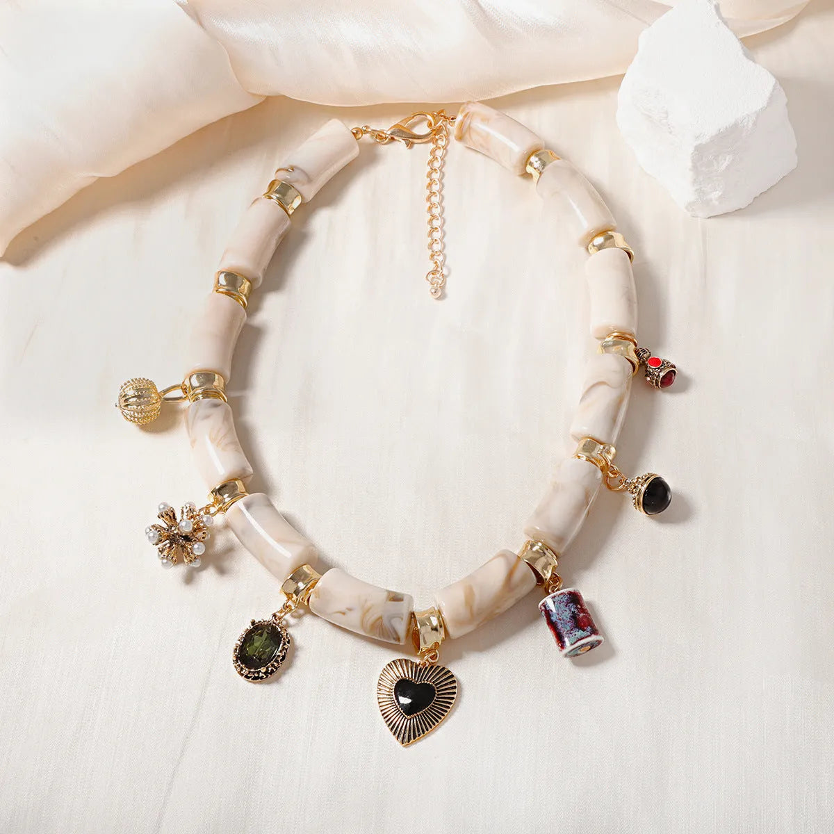 Women's heart-shaped bamboo resin pendant necklace with electroplating finish