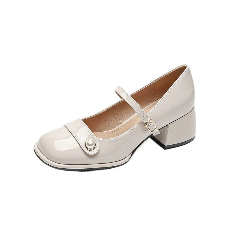 Women's plus size chunky heel hiking pumps with buckle fastening in patent leather