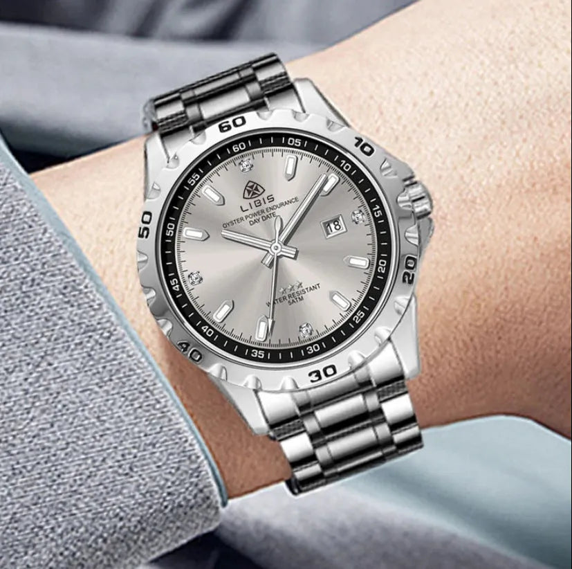 Men's silver case quartz watch with luminous hands and stainless steel strap in business style