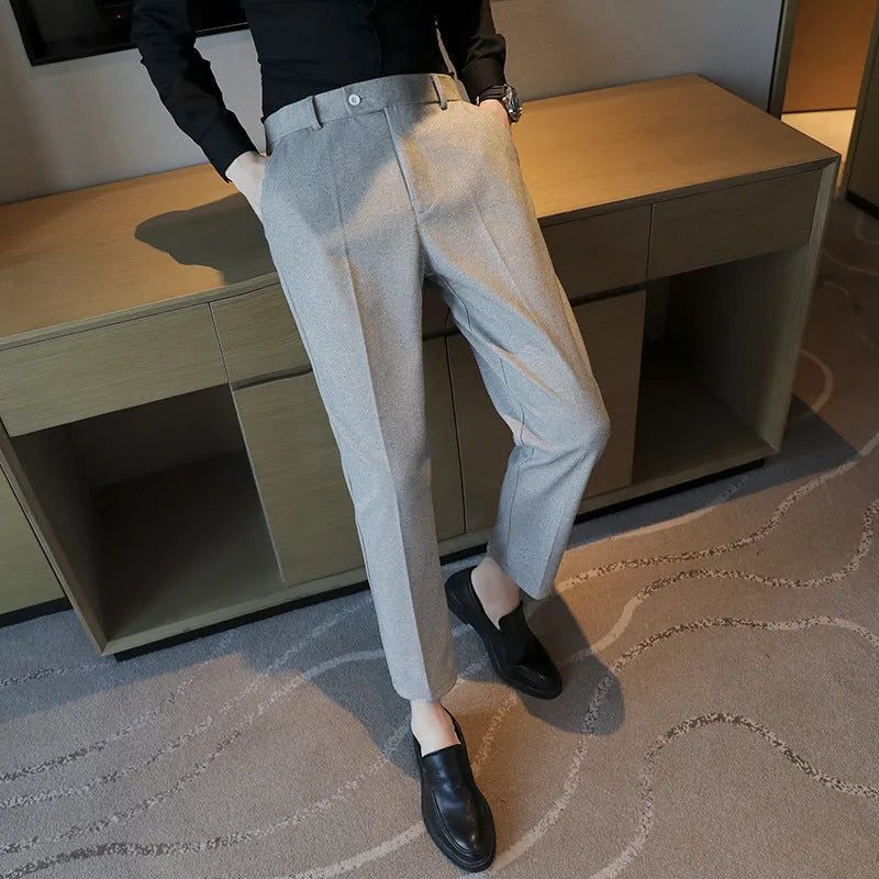 Straight-leg corduroy trousers in Retro Brown colour with elasticated waistband
