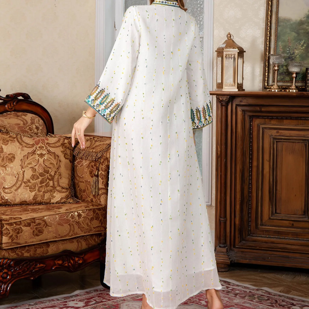 White Arabic robe with long sleeves and floor-length skirt, traditional kaftan design