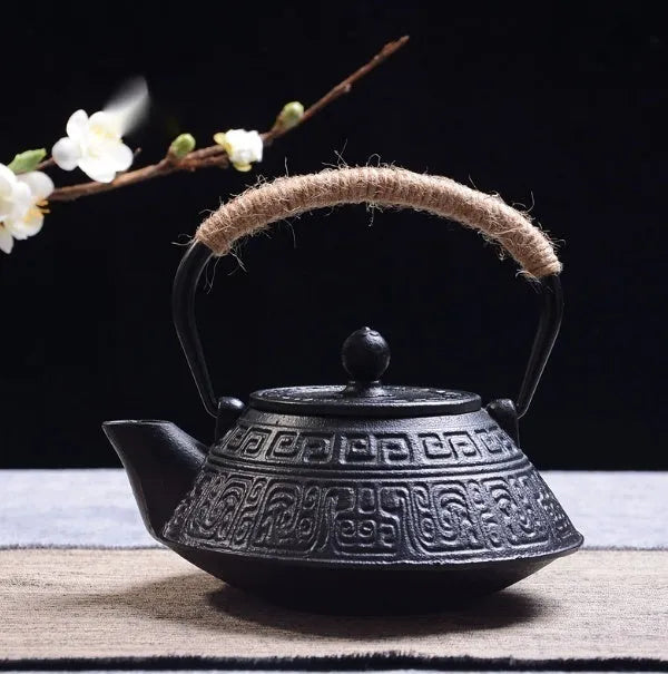 0.9L cast iron teapot with Japanese-style fish pattern in bronze finish