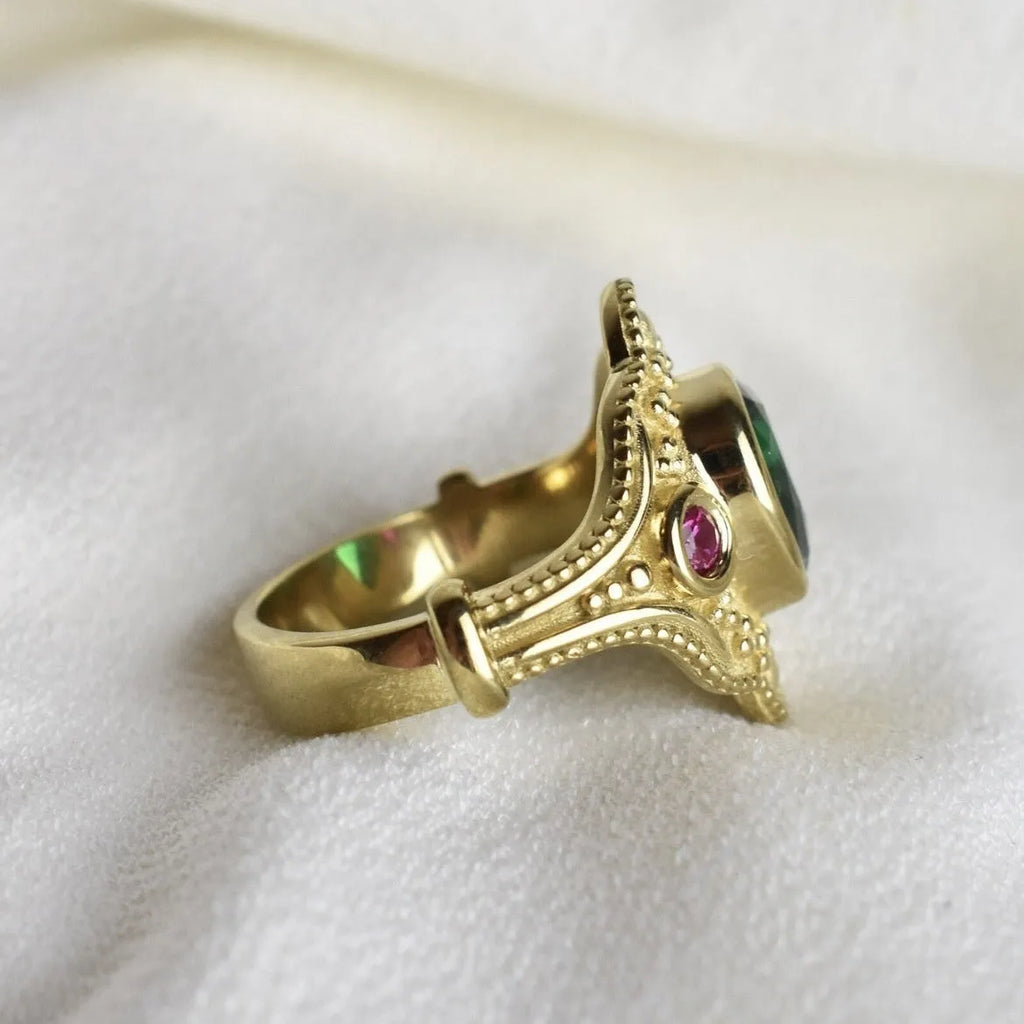 Women's geometric ring in electroplated golden lvzuan colour on alloy, ins style design