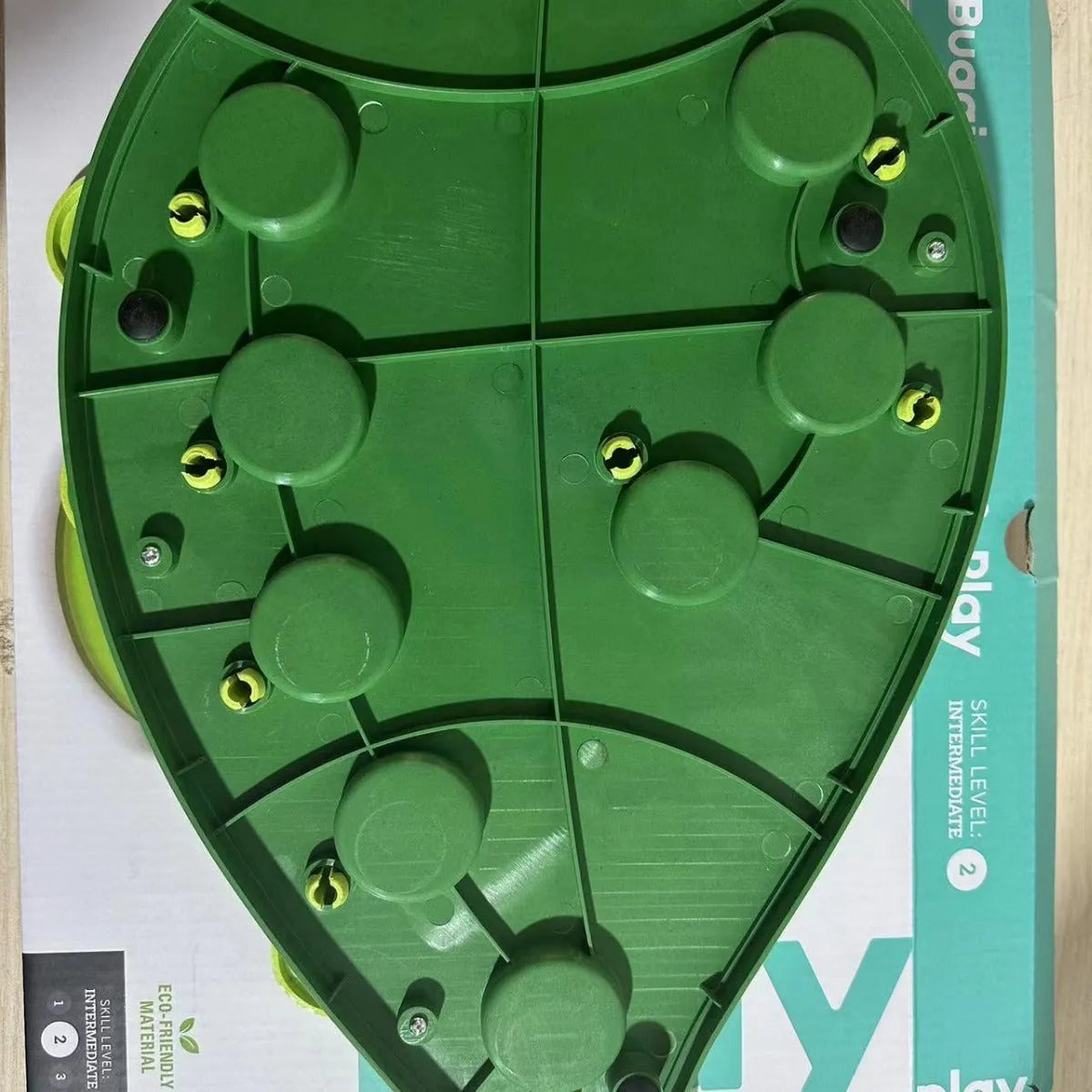 Green Christmas pet bowl with slow-feeding design, made of PP plastic, for cats and dogs