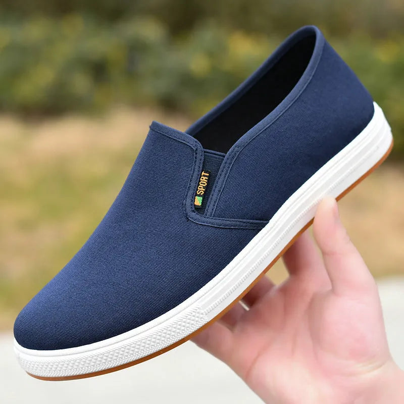 Men's low-top canvas slip-on shoes with round toe and injection moulded sole
