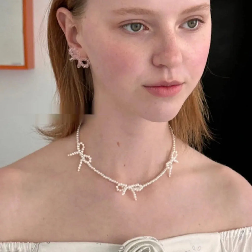 White sweet bow pearl necklace with geometric design on adjustable 31-40cm clavicle chain