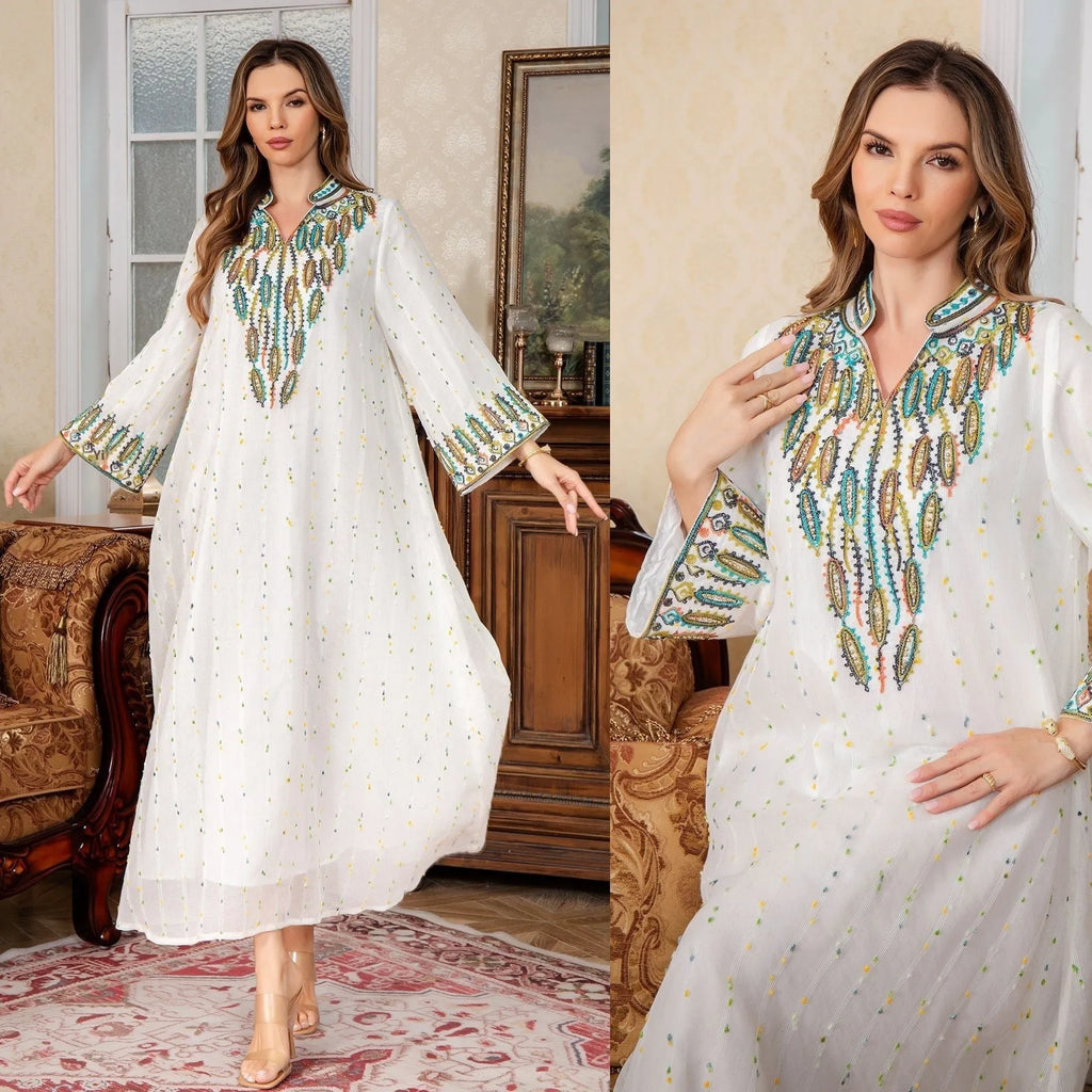 White Arabic robe with long sleeves and floor-length skirt, traditional kaftan design