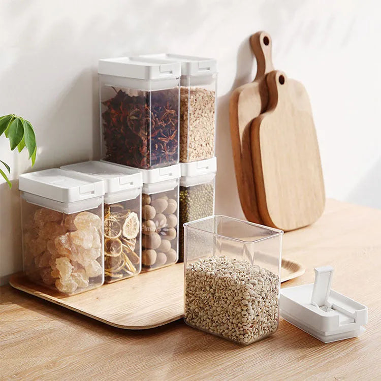 Transparent plastic storage tank for whole grains with 400ml capacity and Japanese design