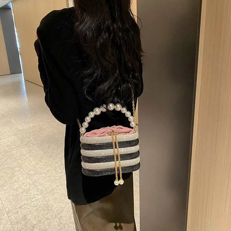 Soft round retro-style women's crossbody bag with bead details in gold colour.