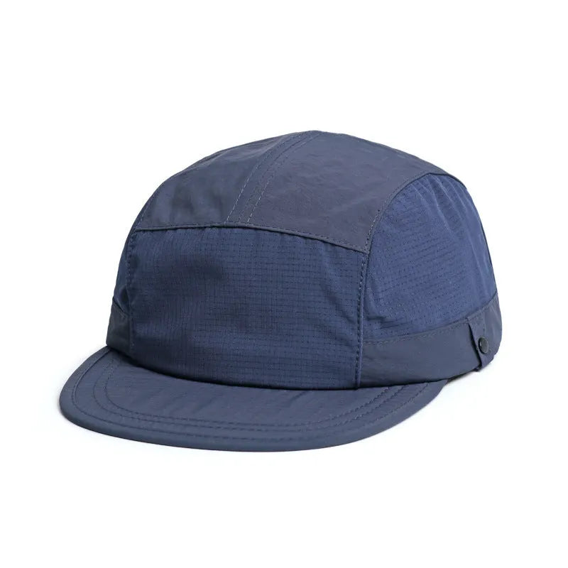 Breathable dome cap in M size with soft tongue and quick-drying polyester fabric.