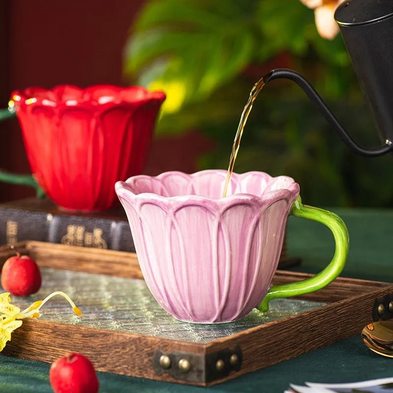Ceramic breakfast cup with floral pattern in red or purple colours holding 500ml