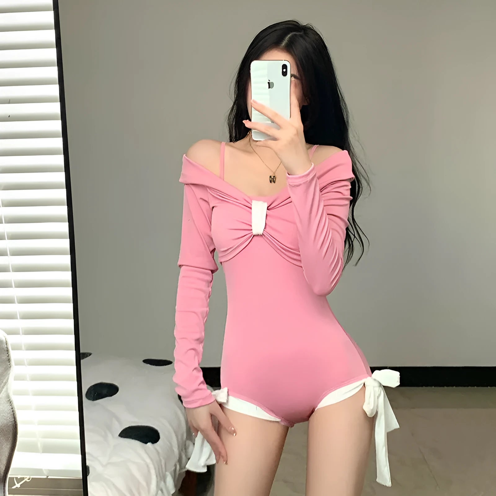 Women's long sleeve one-piece swimsuit in pink or black colour
