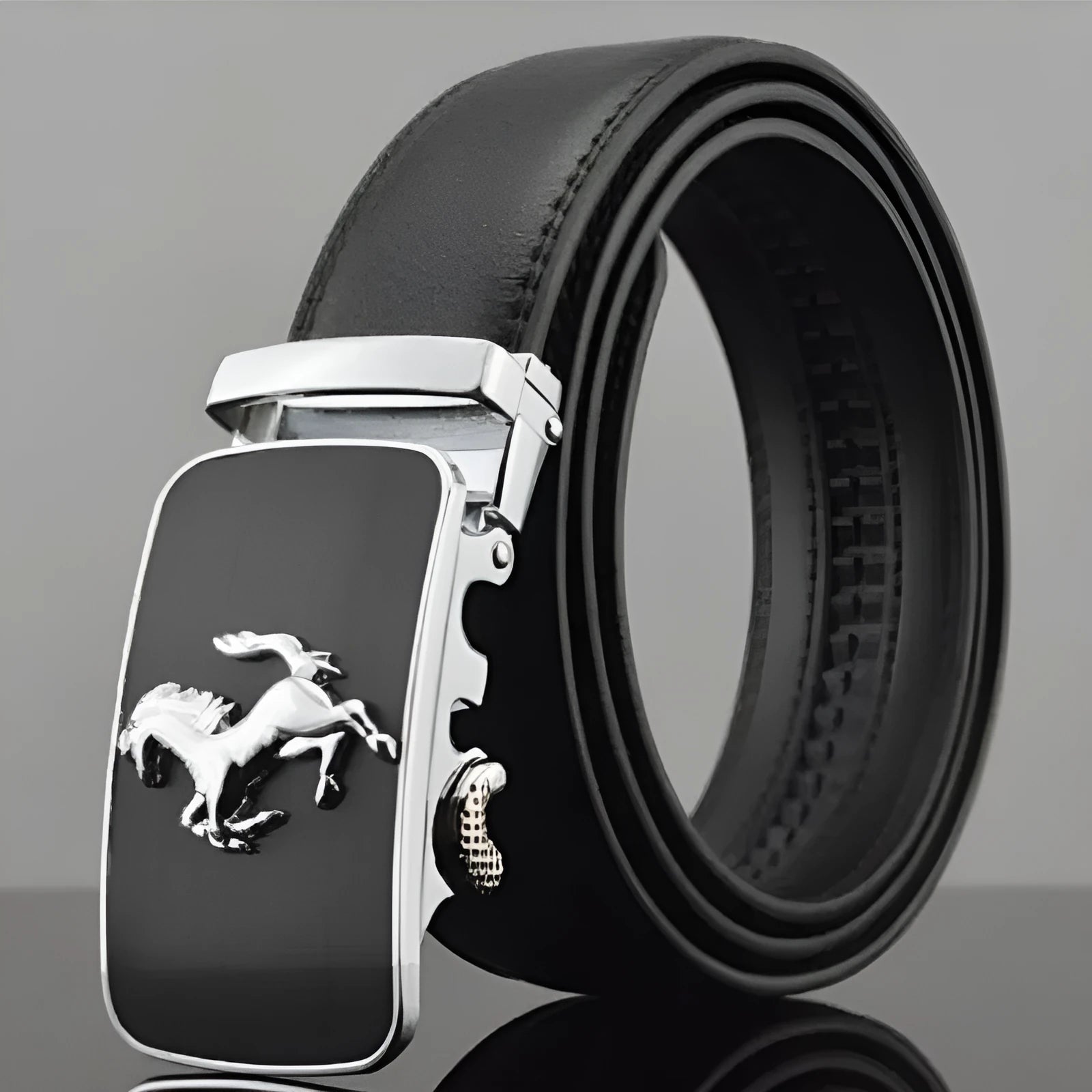 Men's automatic buckle leather belt in cowhide with leopard pattern and gold buckle.