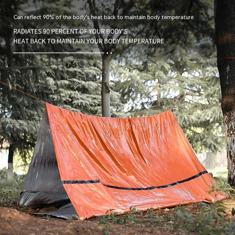 Portable emergency tent with sleeping bag and raincoat in orange or green colours