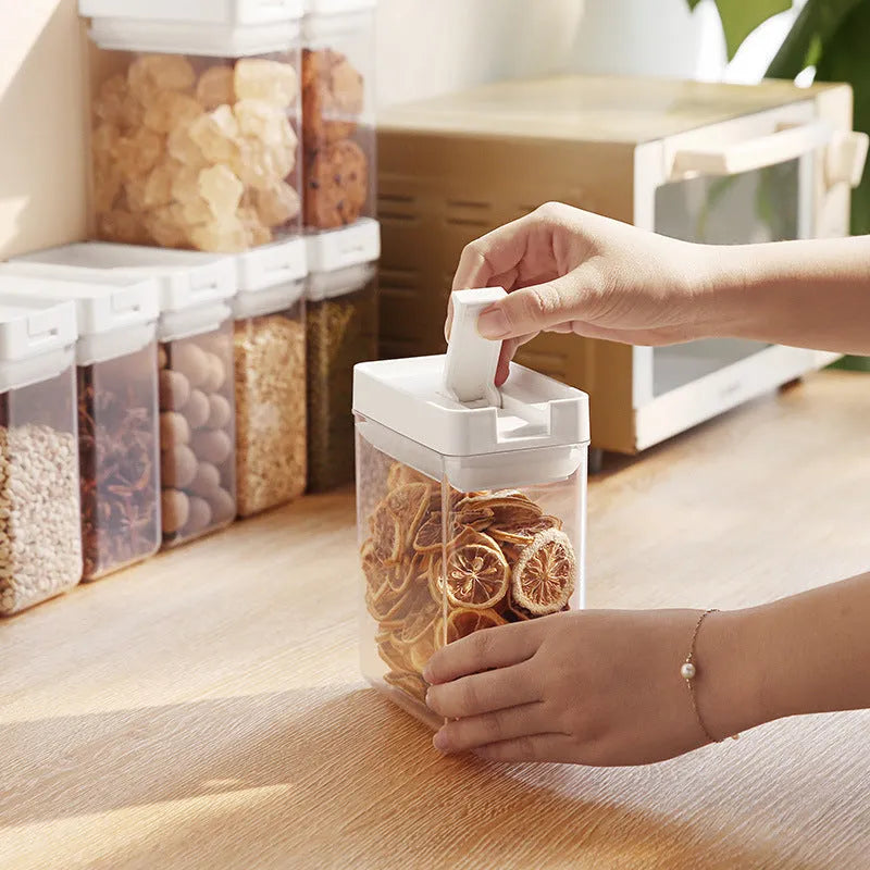 Transparent plastic storage tank for whole grains with 400ml capacity and Japanese design