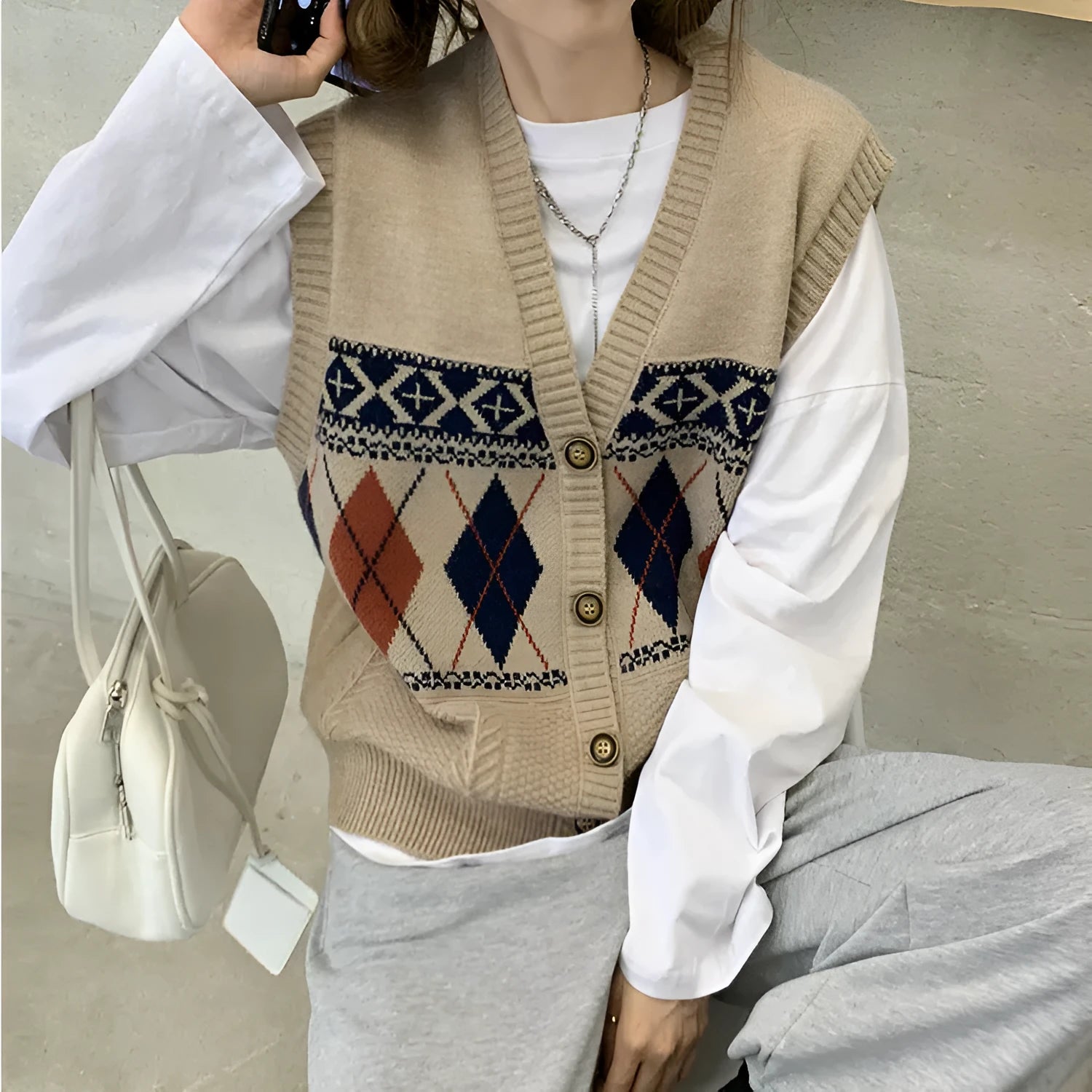 Loose sleeveless cardigan top with diamond plaid pattern in khaki, navy blue, or red colour