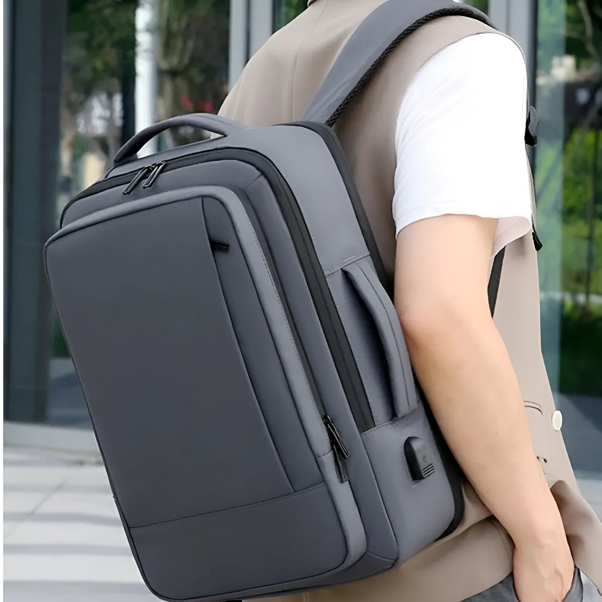Black Oxford cloth business backpack with shoulder straps showing 20-35L capacity