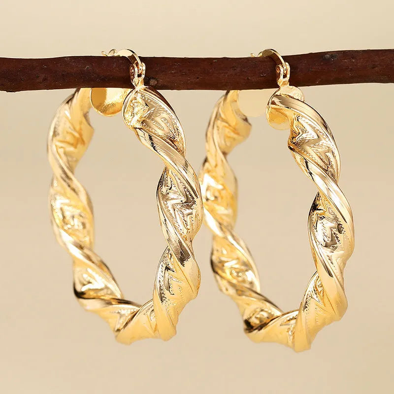 Geometric drop-shaped women's ear clip with ring design in electroplated copper.