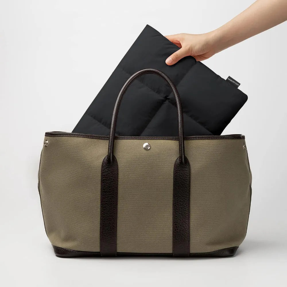 Soft fluffy polyester laptop sleeve in black or khaki for 13 to 15.6 inch laptops