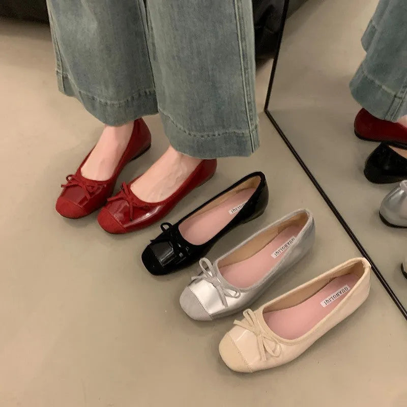 Women's retro ballet flats in Mary Jane style with square toe and ankle strap in multiple colours