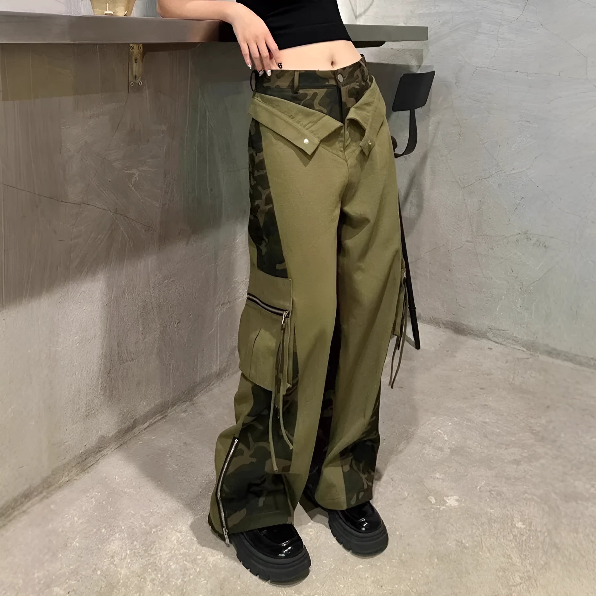 Women's dark khaki leopard print high-waist jeans with retro tooling stitching detail