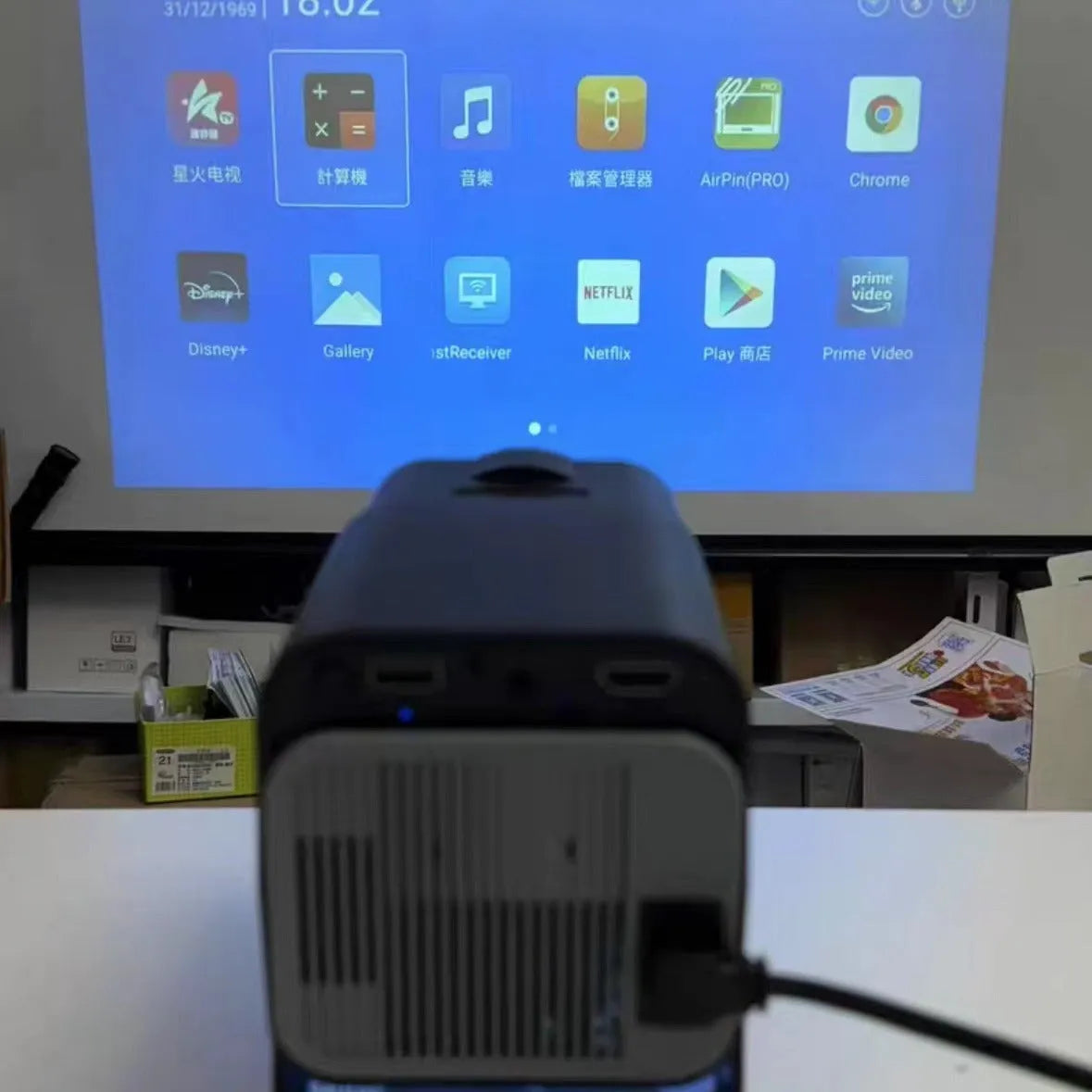 720p HD wireless home projector for game consoles with international safety certification