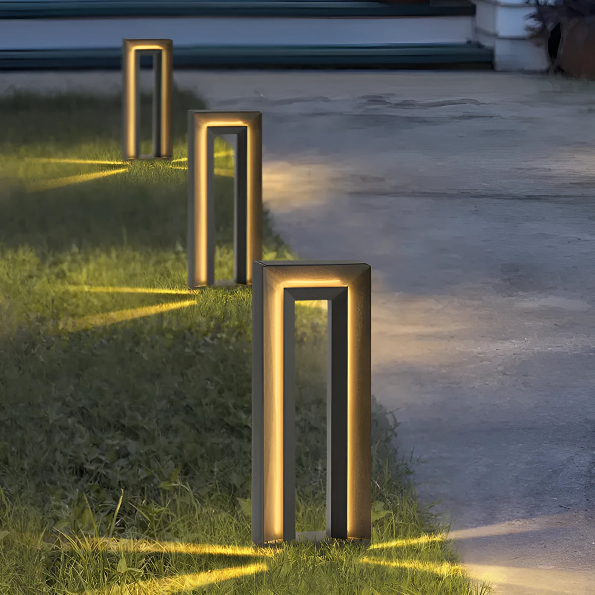 Stainless steel and acrylic solar square courtyard lamp with geometric design for outdoor gardens.
