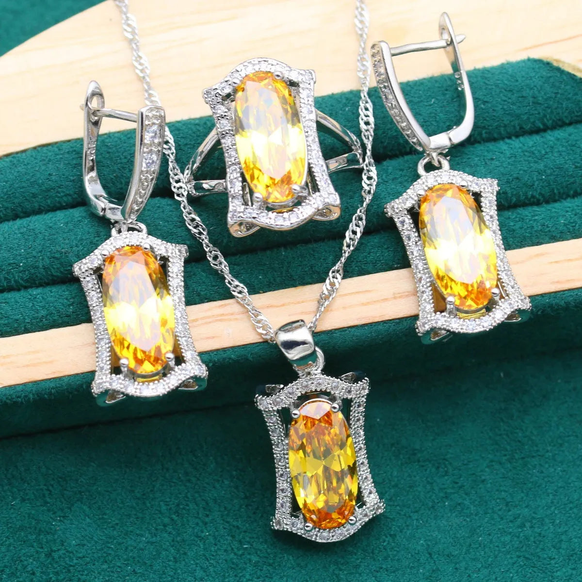 Anti-allergy zircon jewellery set with snake bone chain necklace, earrings, ring and bracelet in yellow colour