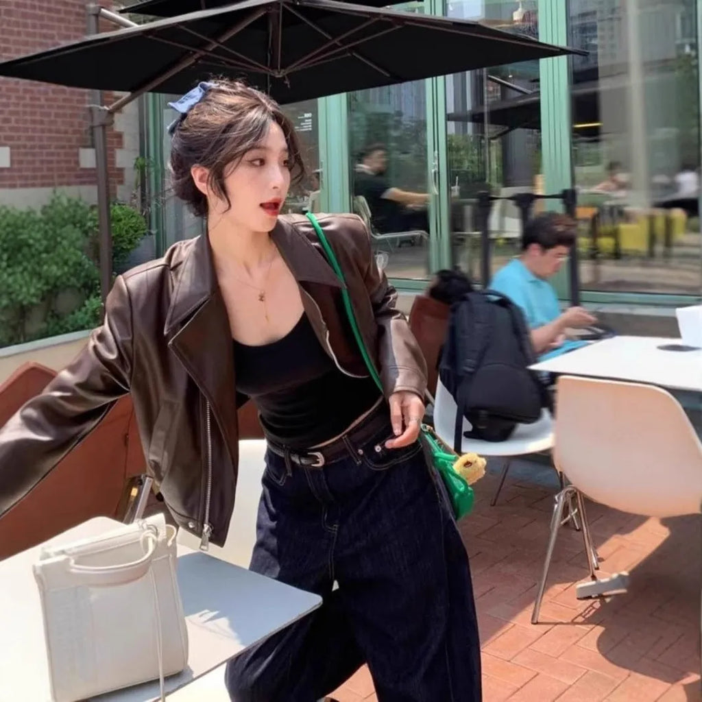 Women's slim-fit retro faux leather jacket in black or brown colour with short length and pocket details