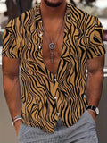 Men's geometric line print short sleeve shirt in slim fit with lapel collar
