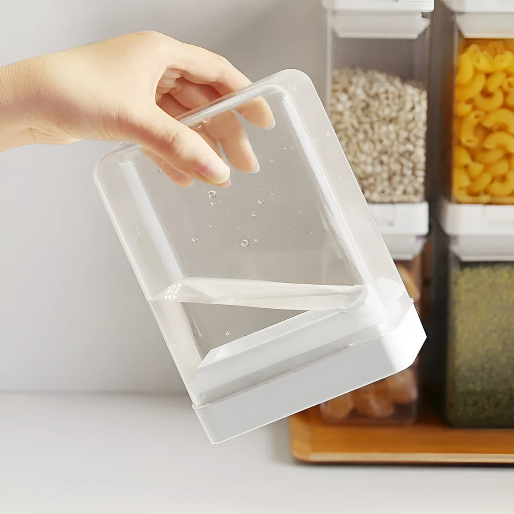 Transparent plastic storage tank for whole grains with 400ml capacity and Japanese design