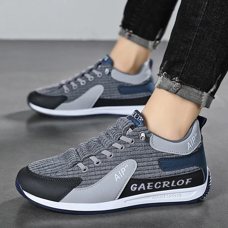 Men's green and grey mesh running shoes with round toe and lace-up closure