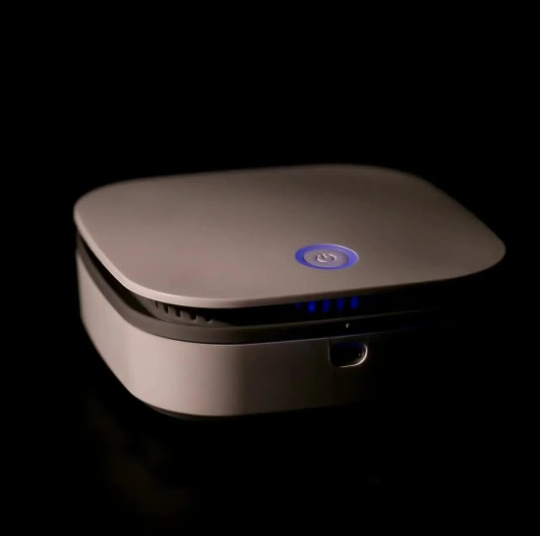 White USB-powered car air purifier with one-button control for odour removal and air disinfection.