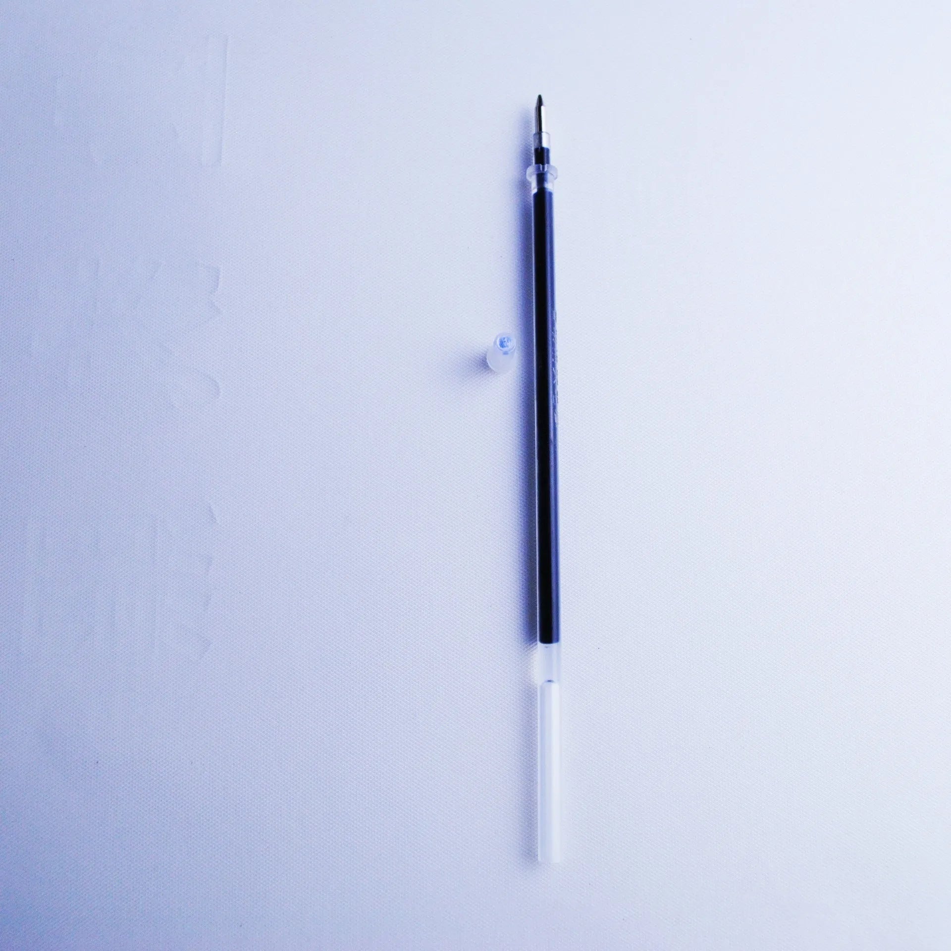 Portable fading ink pen set showing 0.5mm tip, blue refills, and plastic body measuring 130mm